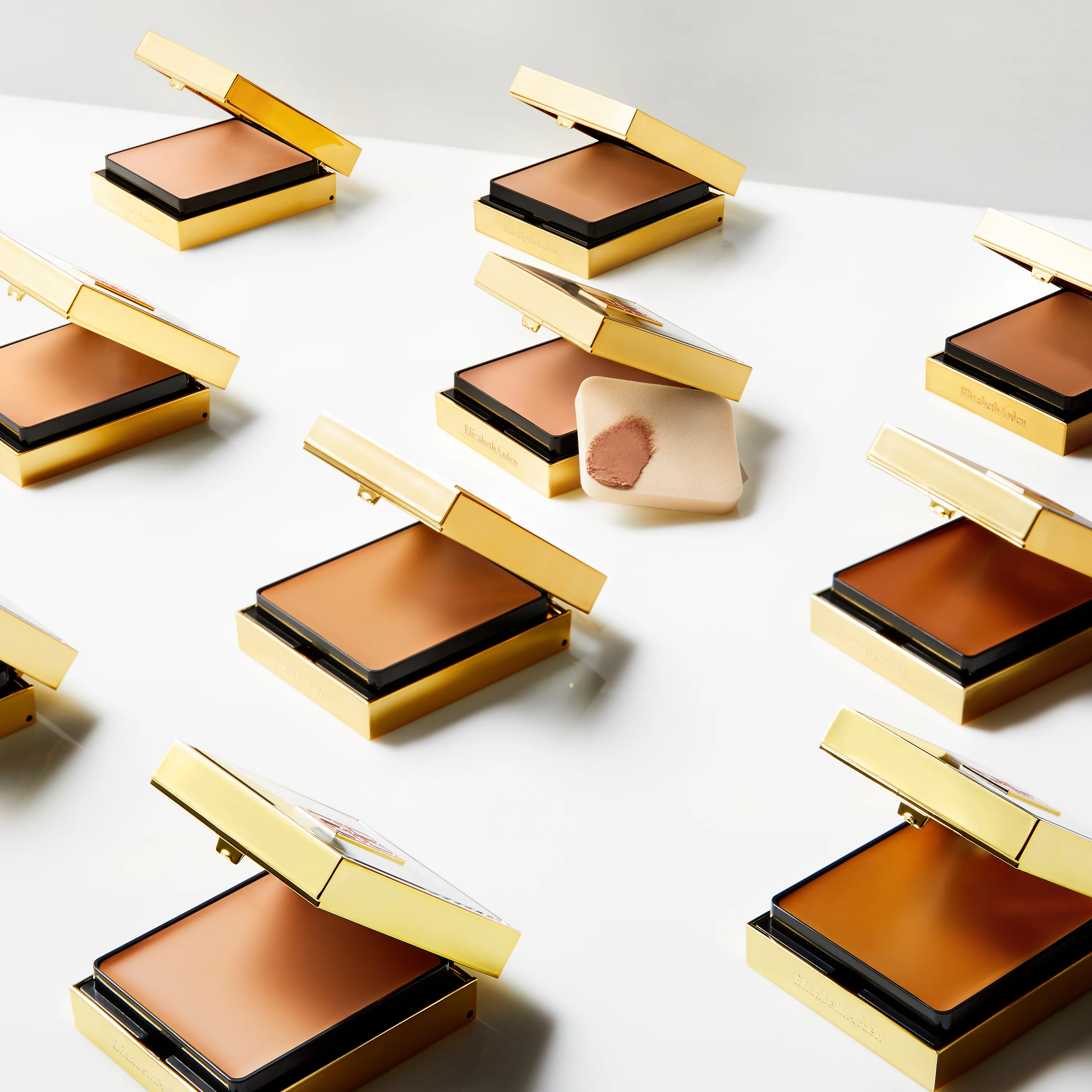 Flawless Finish Sponge-On Cream Makeup - Image 5